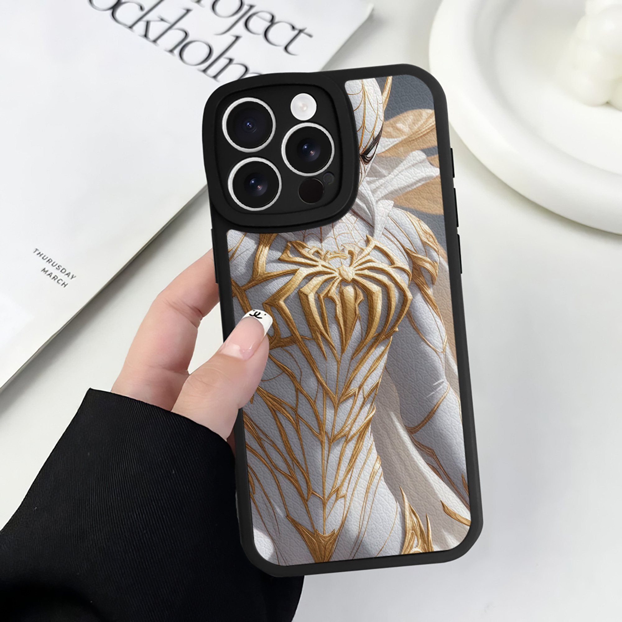 Spider Man スパイダーマン 【iPhone 16シリーズ対応】シリコンスマホケース（レザー調） 材質：シリコン